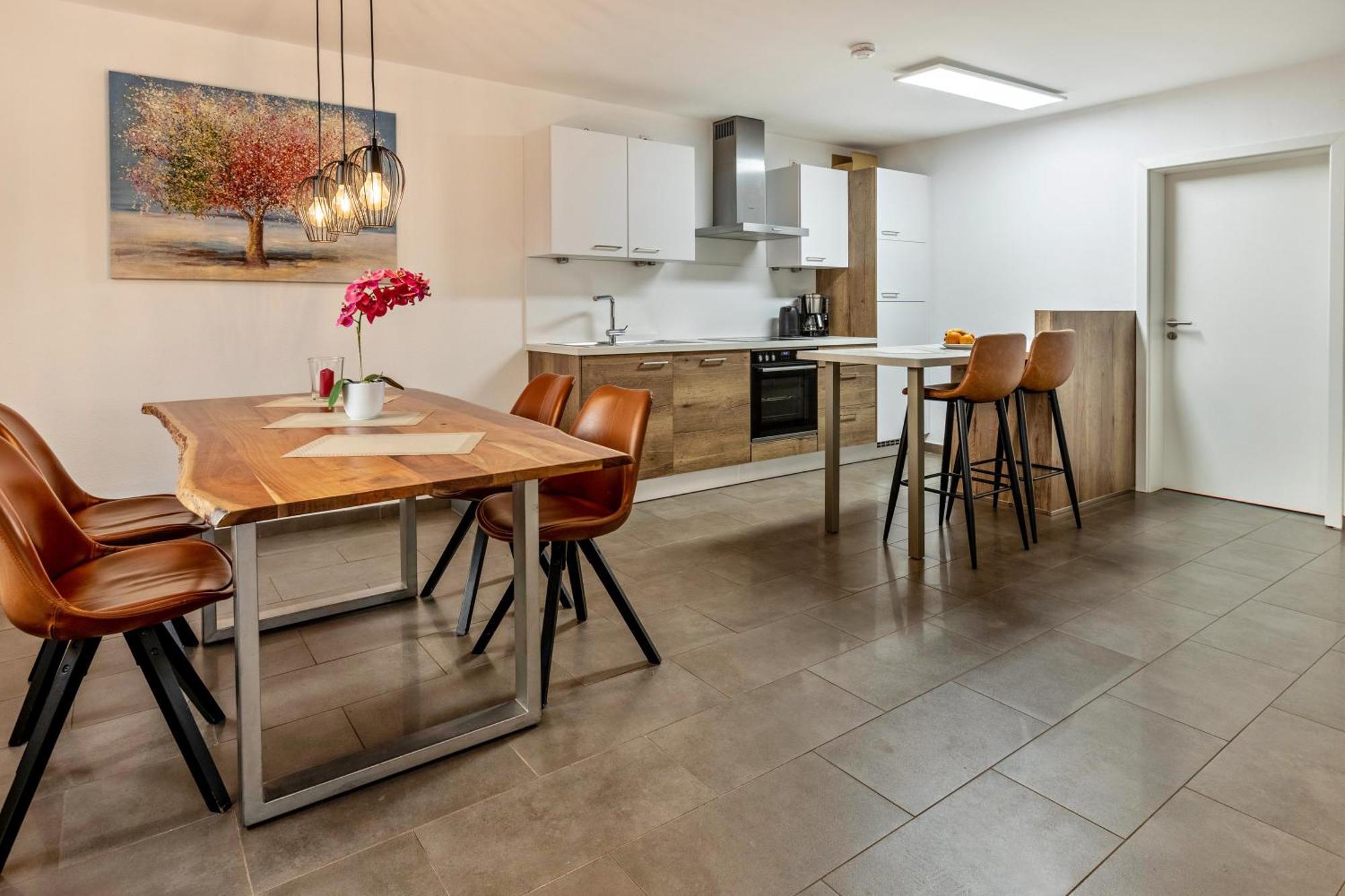 Martin Lafar Apartment *
